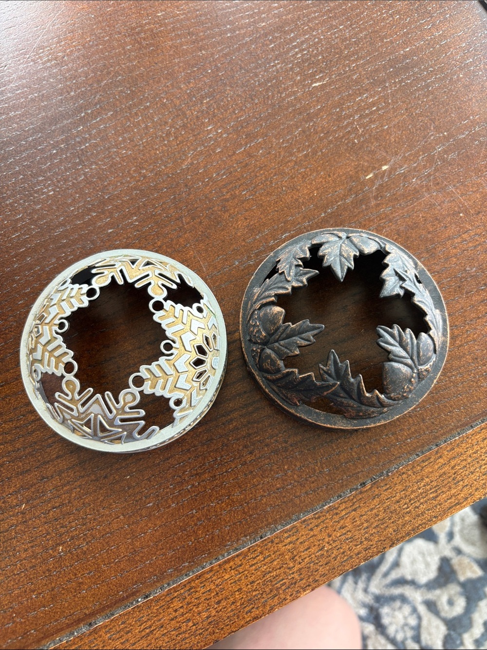 Set of two Yankee Candle jar toppers